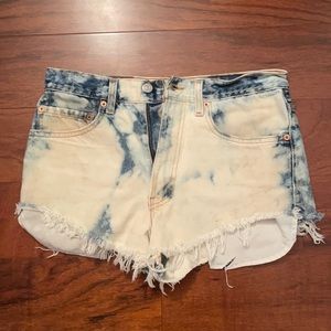 Levi’s Cutoff Jean shorts, Bleached, Women’s 32